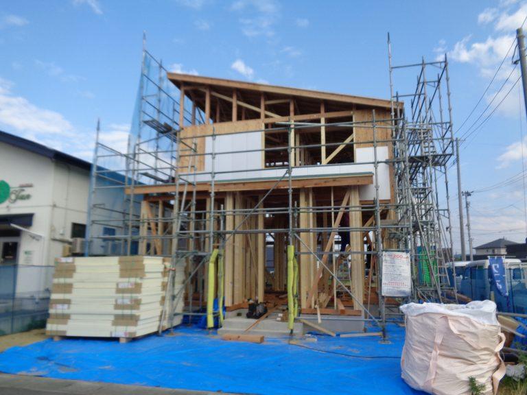 今日は「先日、尻内町にて建築中のE様邸が上棟いたしました！」についてのお話です。